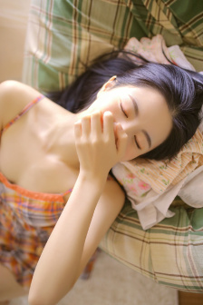 初中女生喊疼男生越往里寨游